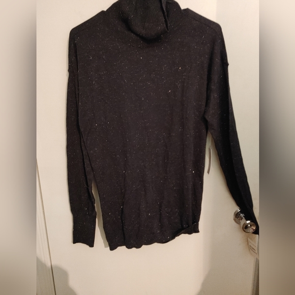 Chelse 28 metallic turtleneck open back sweater SZ.Med NWT - Picture 2 of 6
